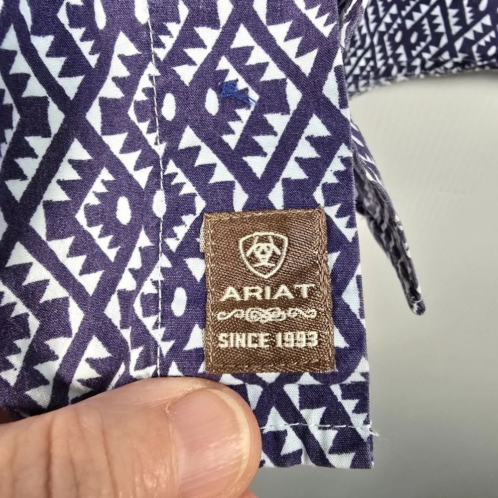 Ariat Men's Short Sleeve Navy & Light Blue Geometric Button Up Shirt Collar Med